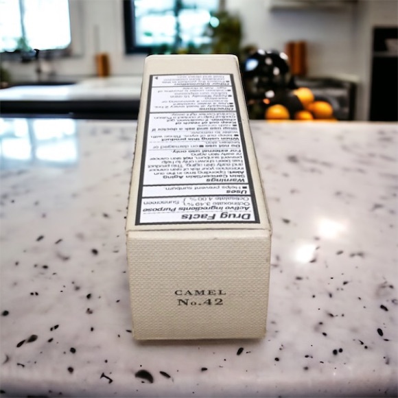 Burberry Cashmere Foundation Fluid In Camel - Picture 4 of 5